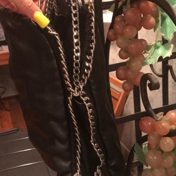STEVE MADDEN Soft black Leather Shoulder Bag. - Picture 5 of 8